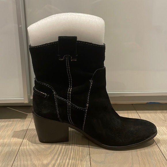 Vince Camaro Maves Black Suede Bootie Sz 6.5 - Picture 4 of 13